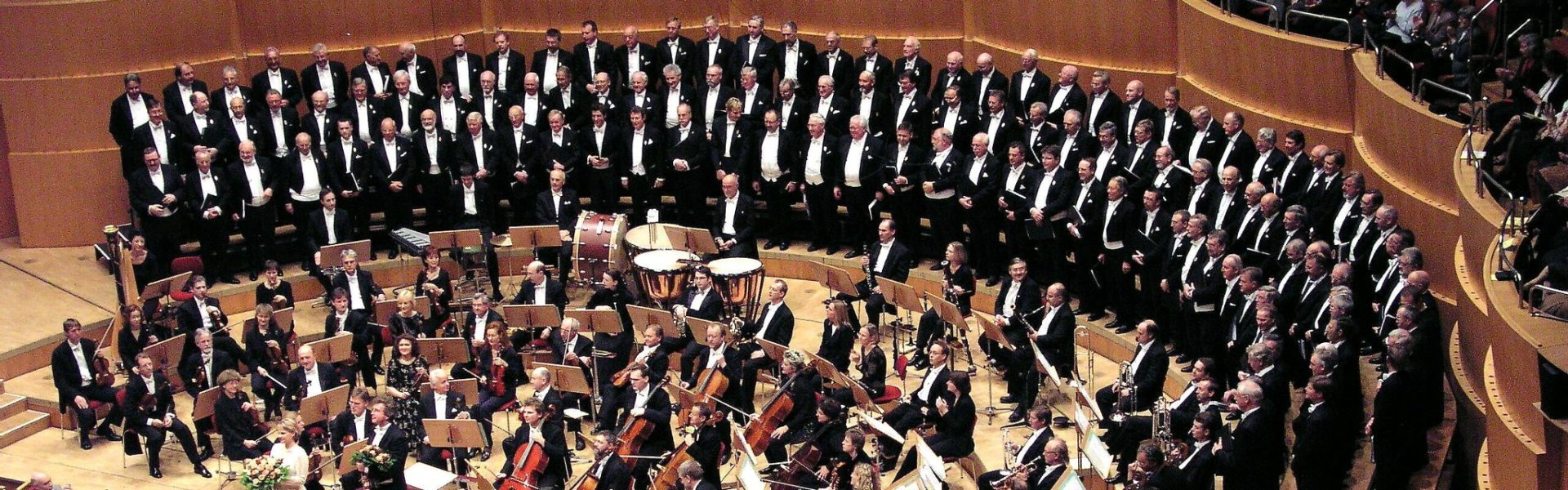 Kölner Männer-Gesang-Verein beim Schlussapplaus in der Kölner Philharmonie